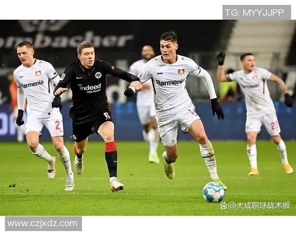 多明萨尔与弗赖堡的精彩对决揭示足球战术的魅力与激情